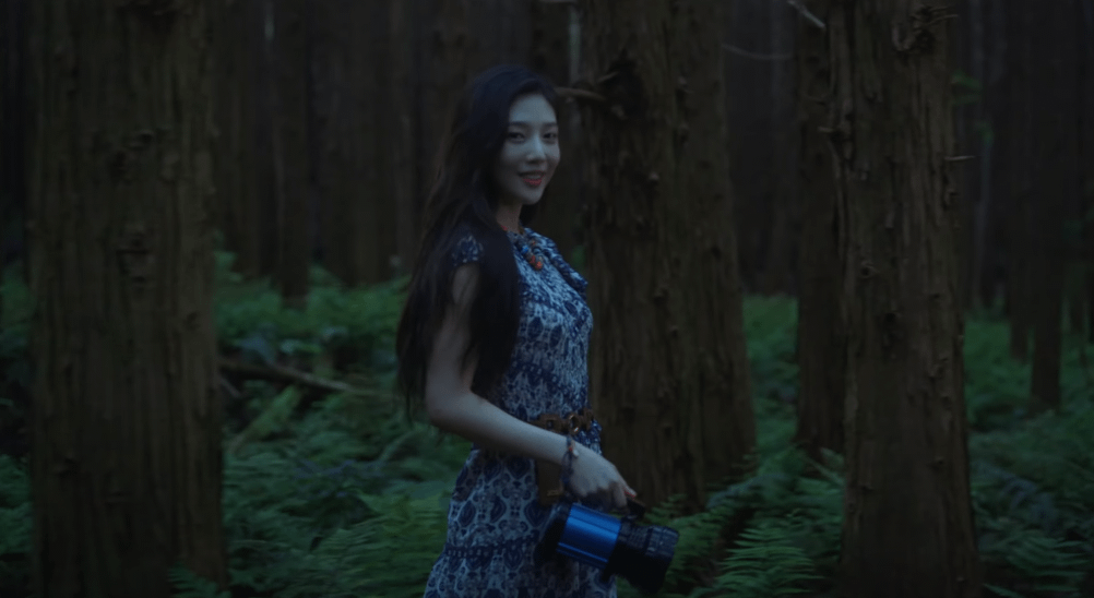 Joy Red Velvet Using Blue Dress - Foto Tangkap Layar MV Hello - SM Entertainment - SMTOWN