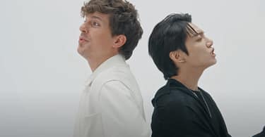 Kebersamaan Charlie Puth Bersama Jungkook BTS Pada Clip MV Left and Right Foto Tangkap Layar Clip Left and Right Youtube Charlie Puth