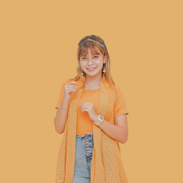 Esa Risty Dengan Konsep Fashion Orange - Foto : Instagram/esaristyyy