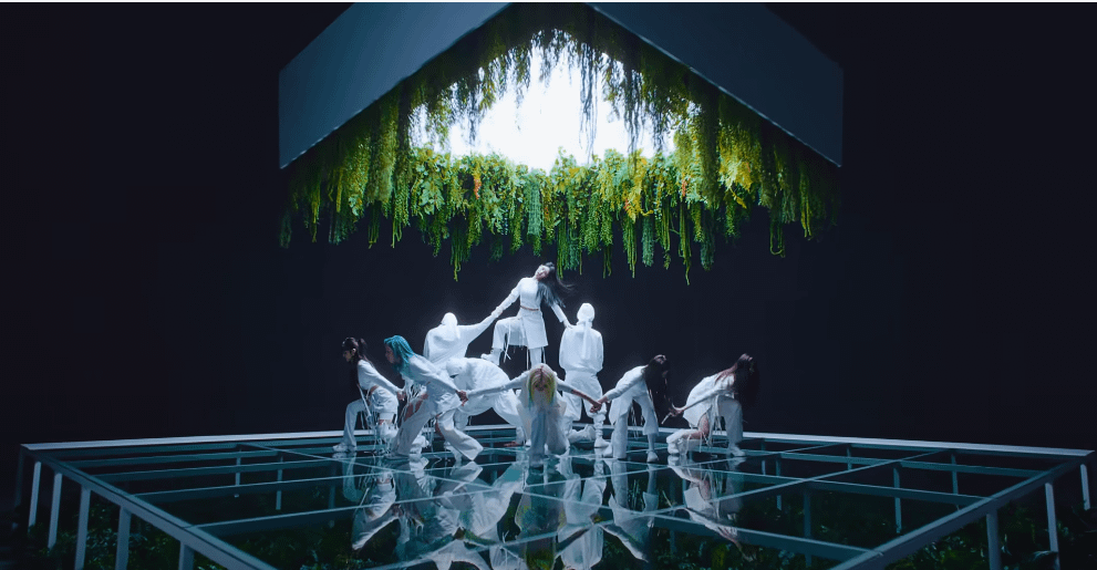 Foto : Tangkap Layar MV Everglow - First/Youtube-Everglow-First/Stone Music Entertainment